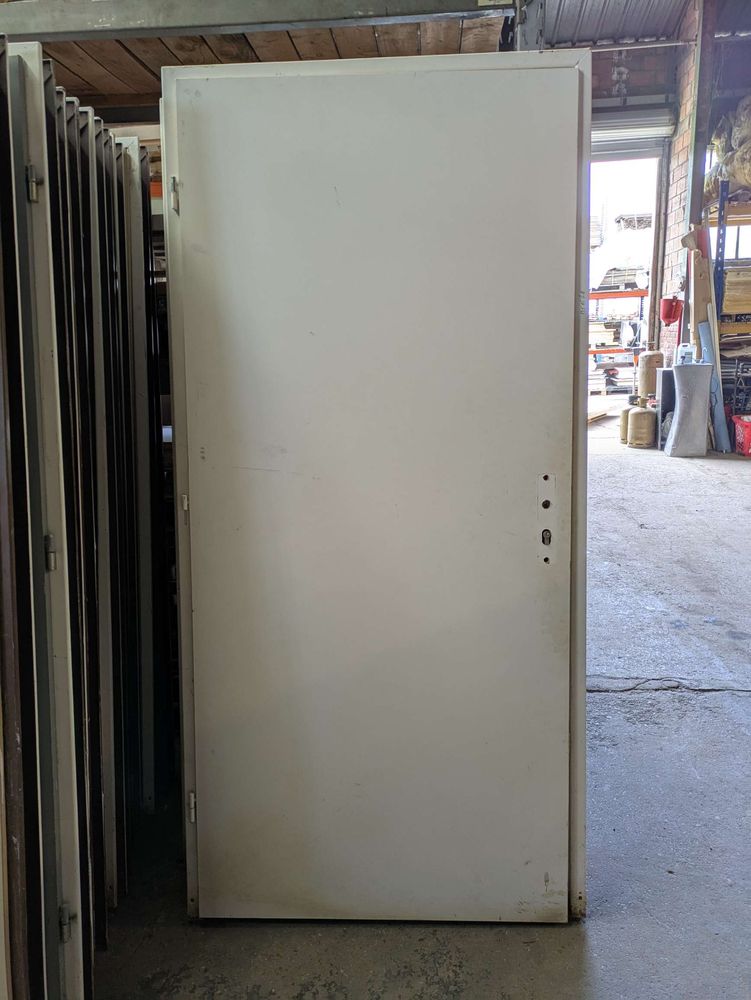 Blocs portes alvéolaire à recouvrement pour des huisseries métalliques 930 cm x 2040 cm